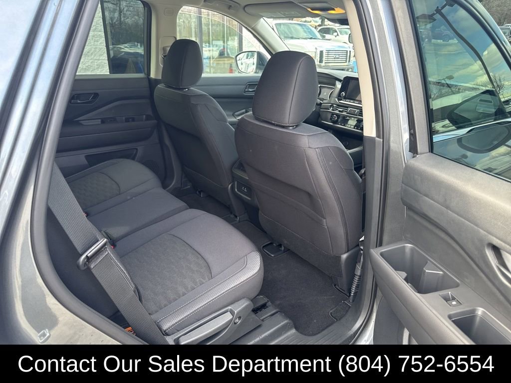 Used 2025 Nissan Pathfinder S image 14