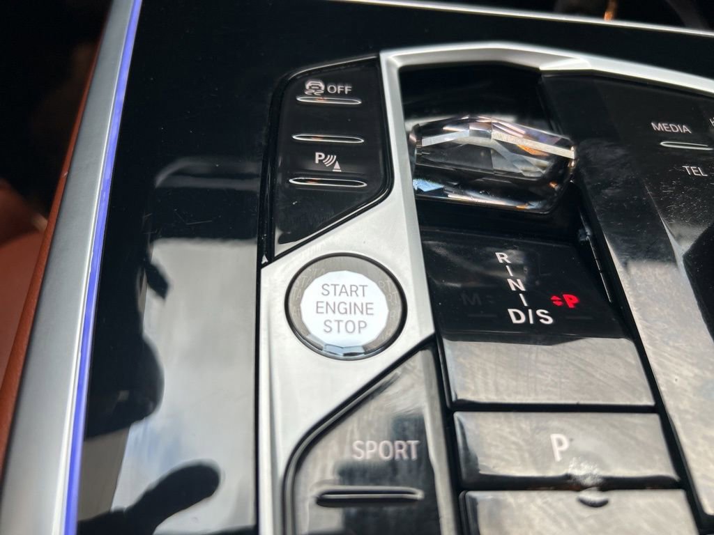 Used 2023 BMW X7 M60i w/ Executive Package image 9