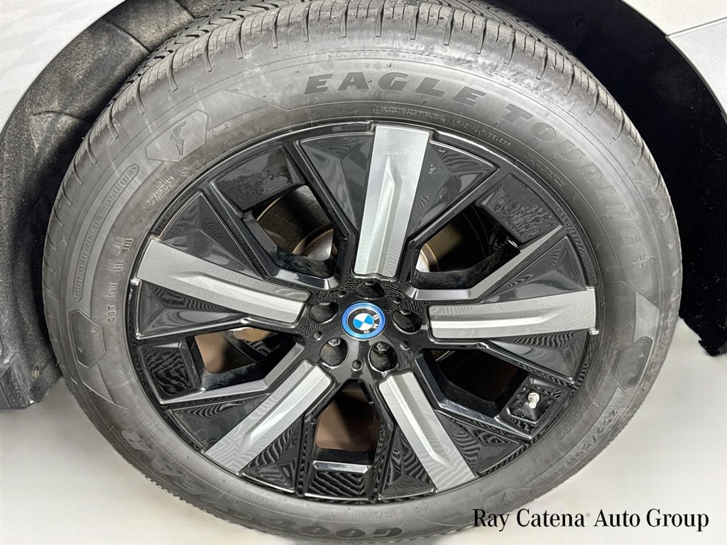 Used 2024 BMW iX xDrive50 w/ Premium Package AWD/4WD image 31
