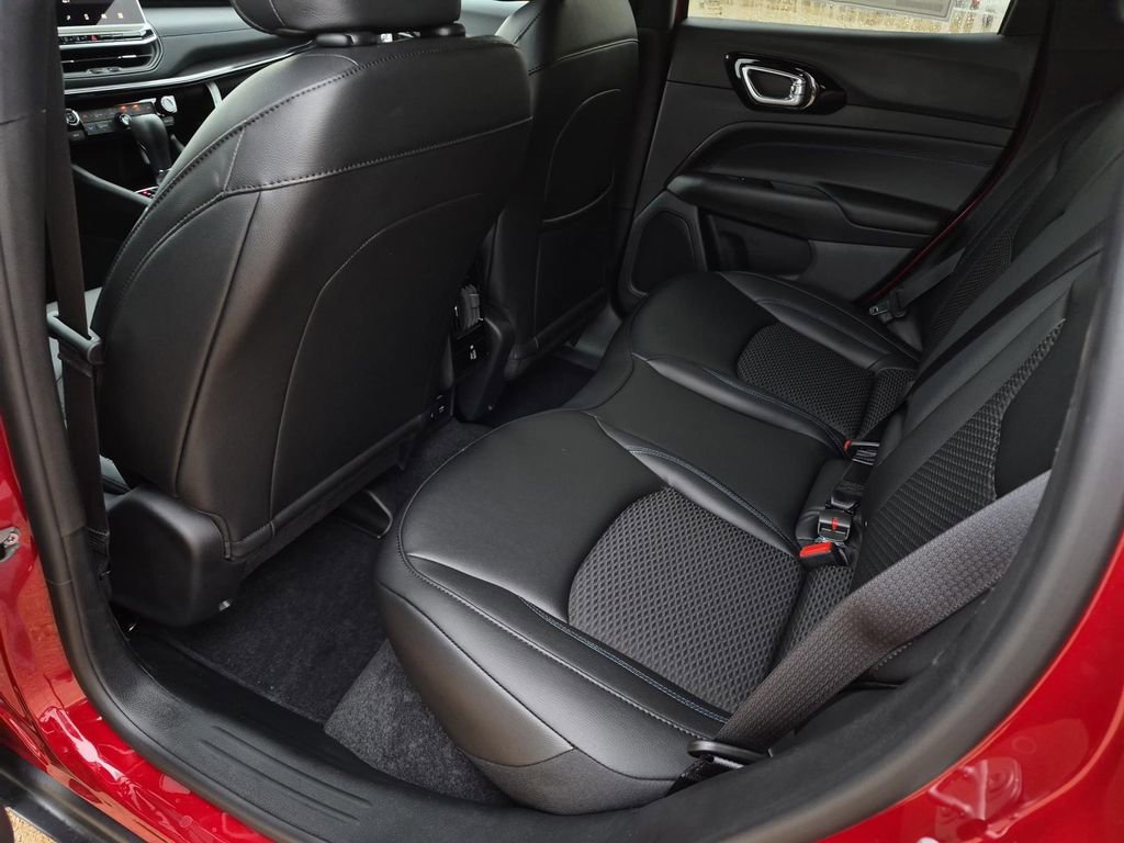 New 2026 Jeep Compass Latitude image 13