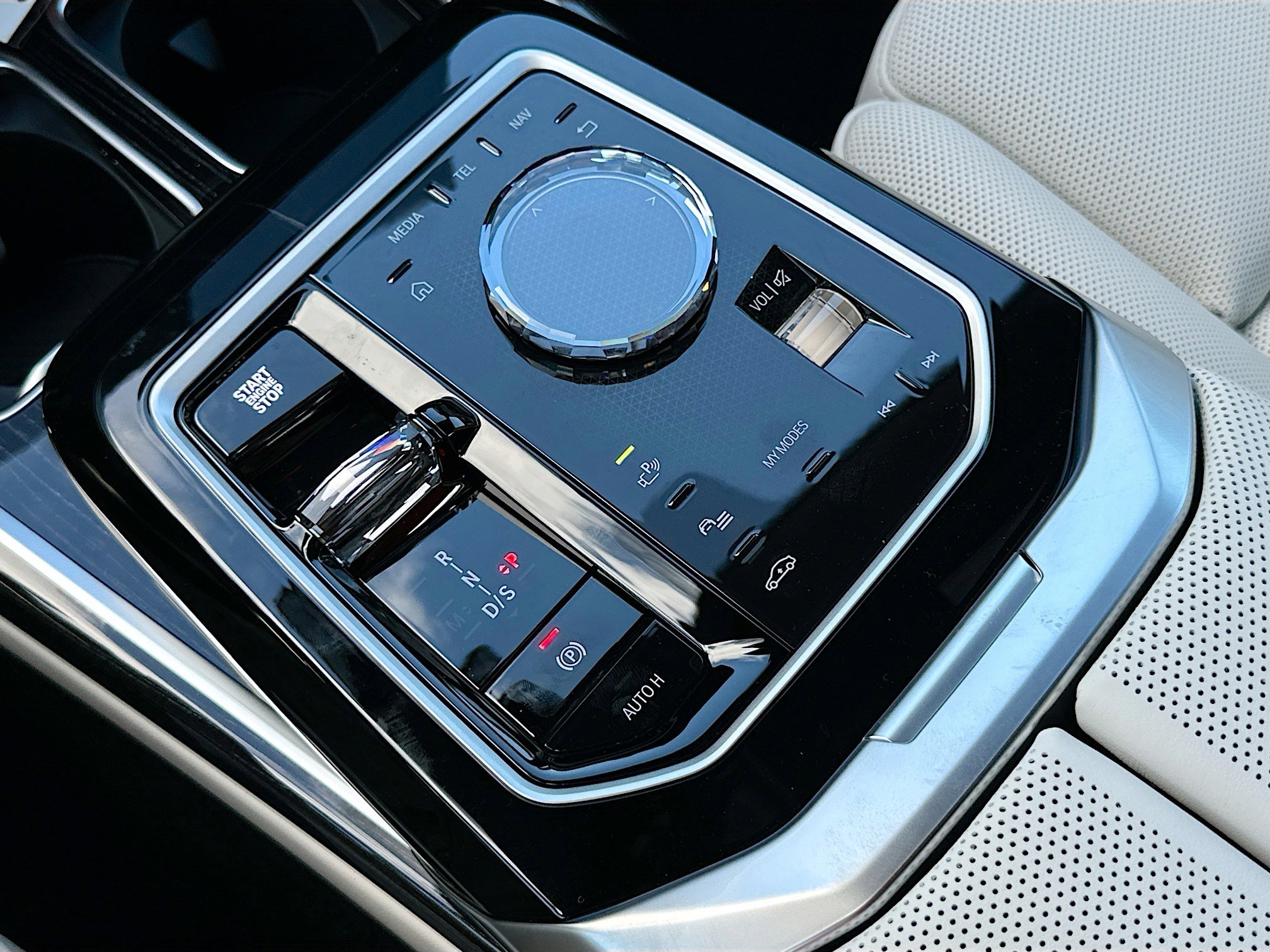 New 2026 BMW 750e xDrive w/ Executive Package image 14