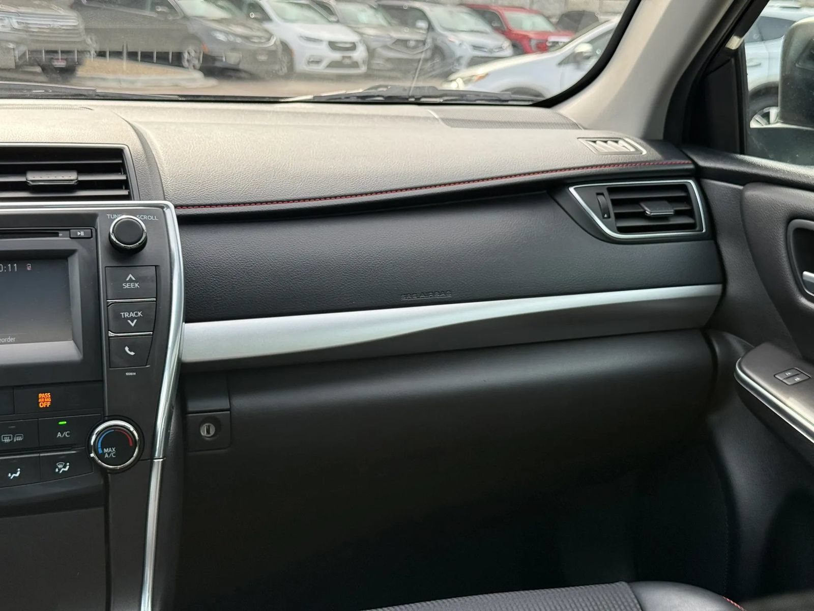 Used 2017 Toyota Camry SE w/ Moonroof Package FWD image 18