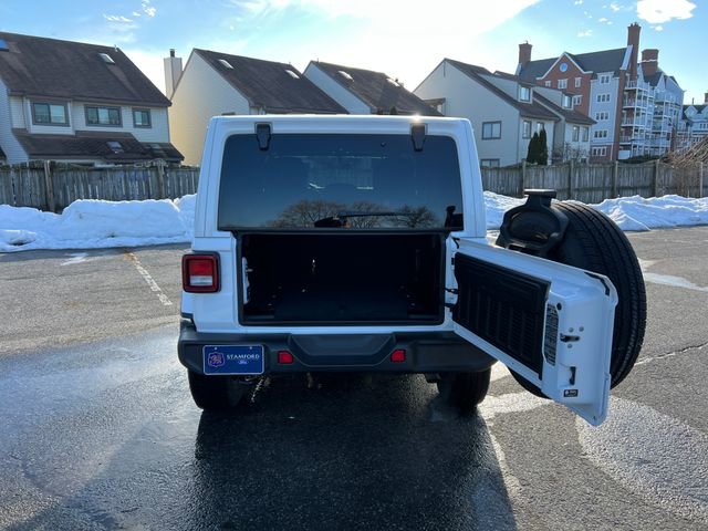 Used 2022 Jeep Wrangler Unlimited Sahara AWD/4WD image 29