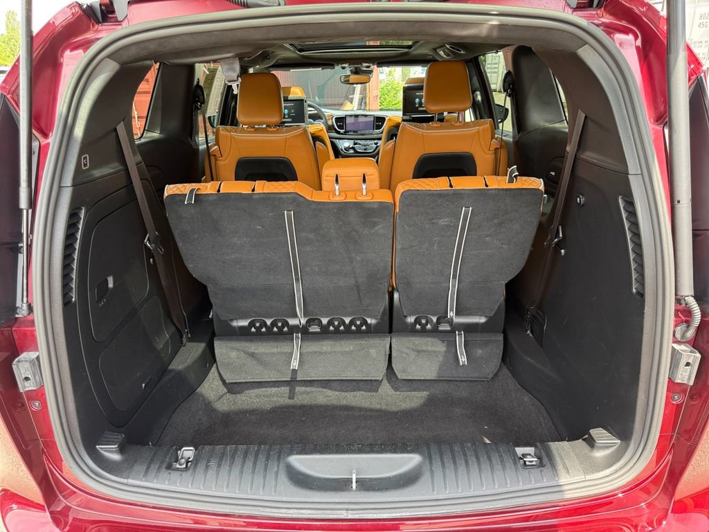 Used 2023 Chrysler Pacifica Pinnacle FWD image 29