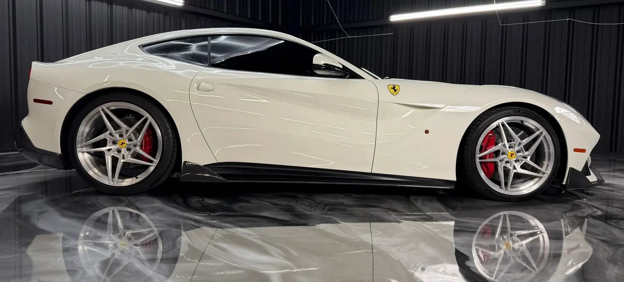 Used 2015 Ferrari F12 Berlinetta RWD image 19