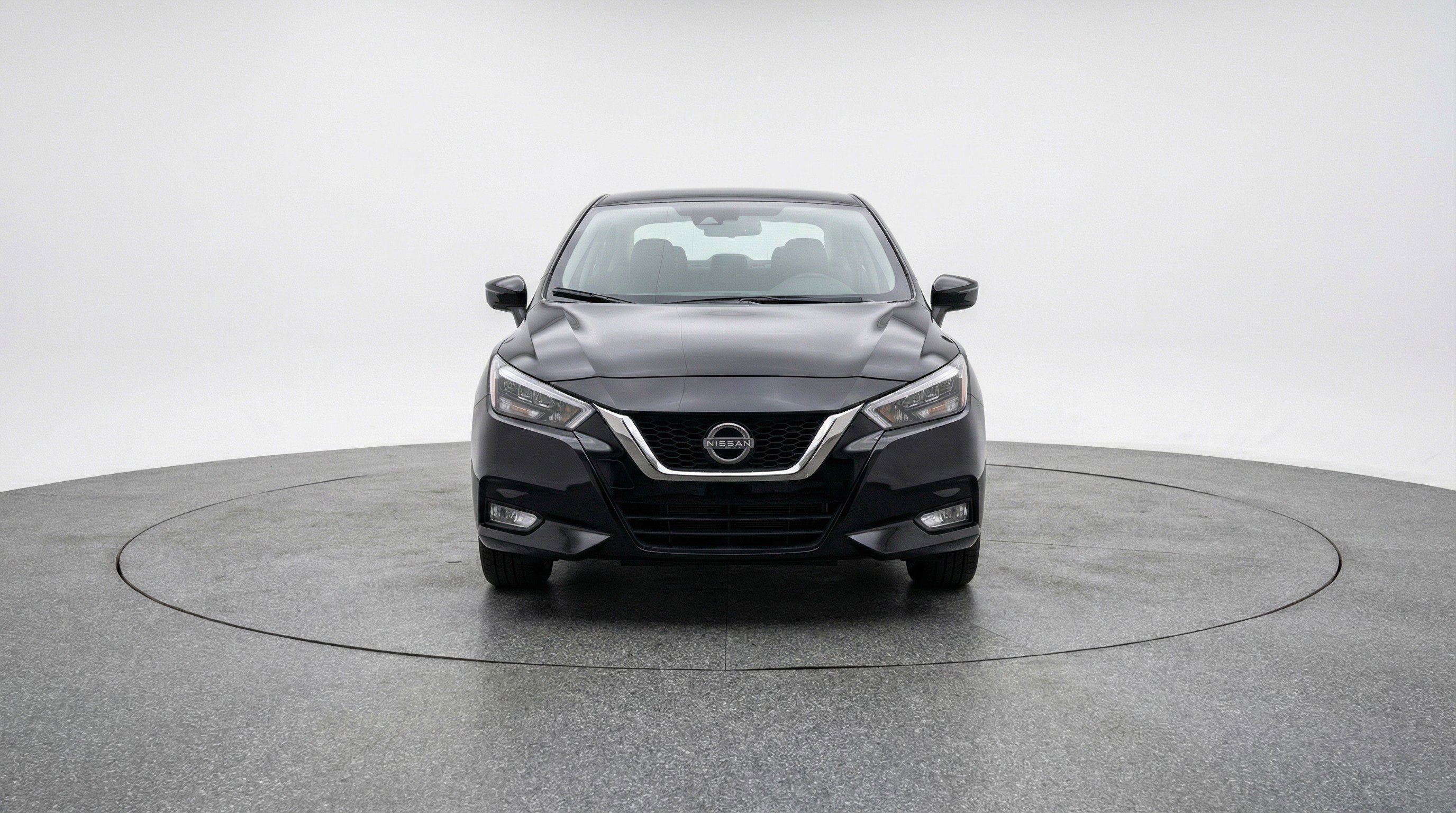 Used 2025 Nissan Versa SV image 2