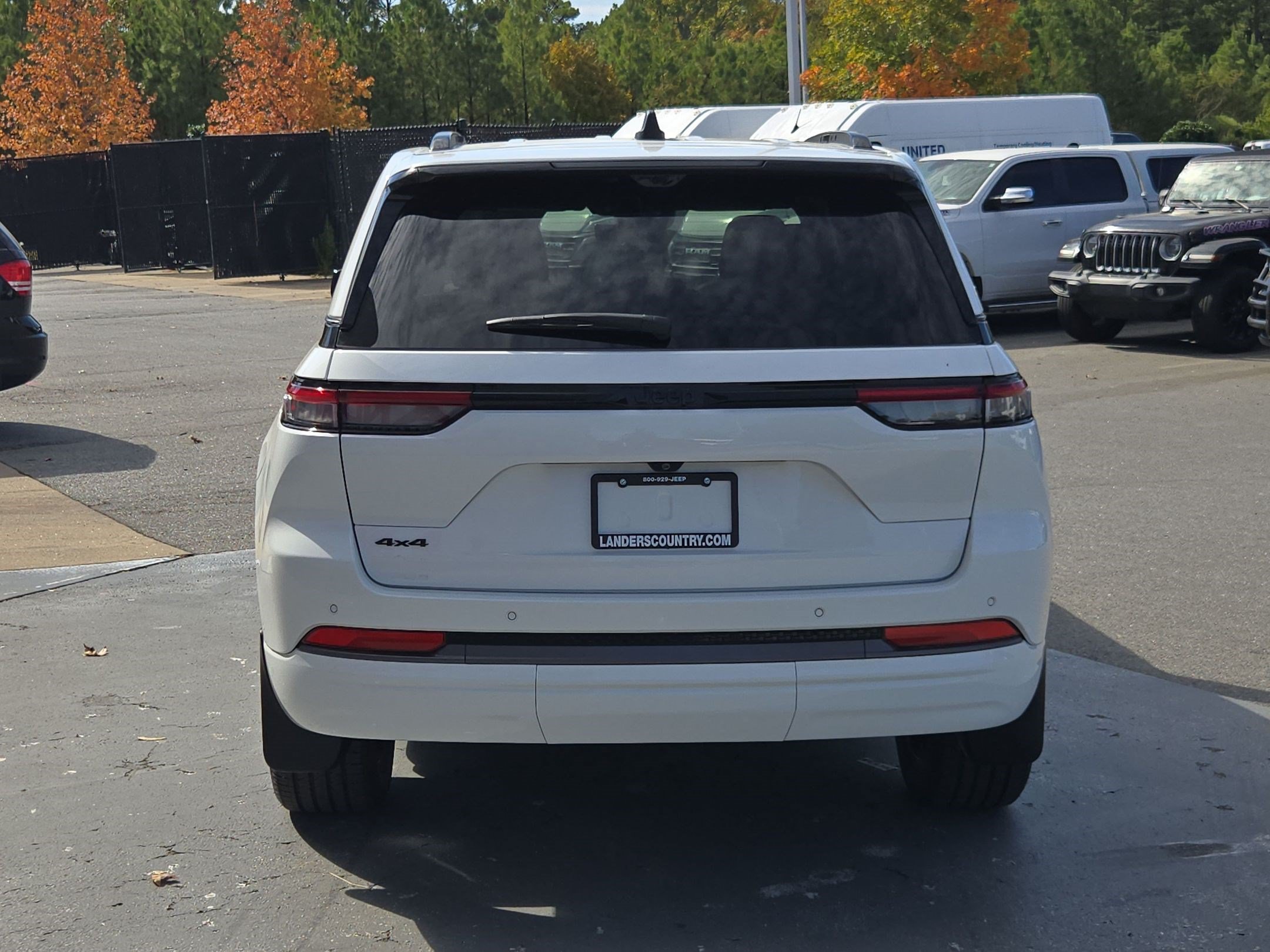 Used 2026 Jeep Grand Cherokee Limited AWD/4WD image 6