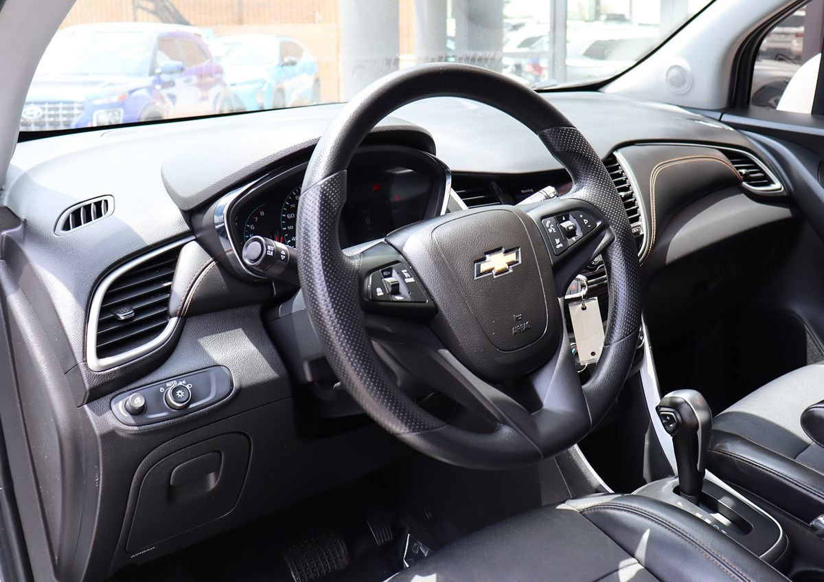Used 2021 Chevrolet Trax LT AWD/4WD image 39