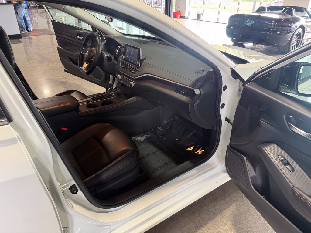 Used 2019 Nissan Altima 2.5 SR w/ SR Premium Package AWD/4WD image 22