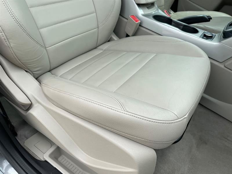 Used 2013 Ford C-MAX Energi SEL FWD image 46