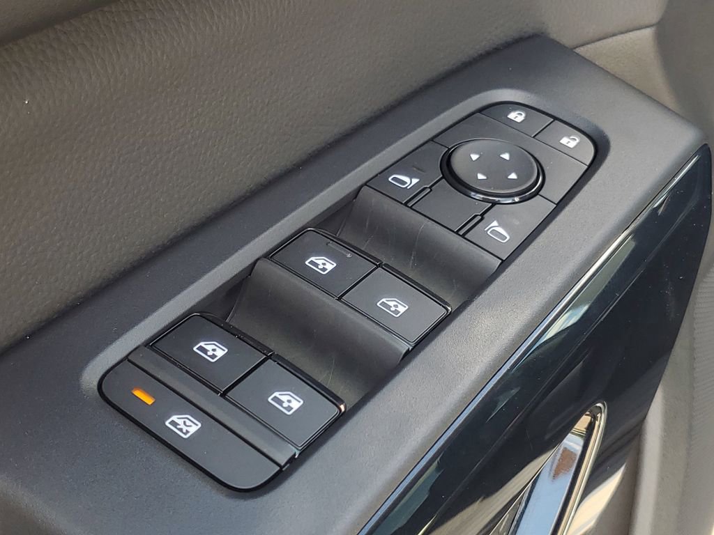 New 2025 Nissan Pathfinder SV w/ Black Appearance Package image 10