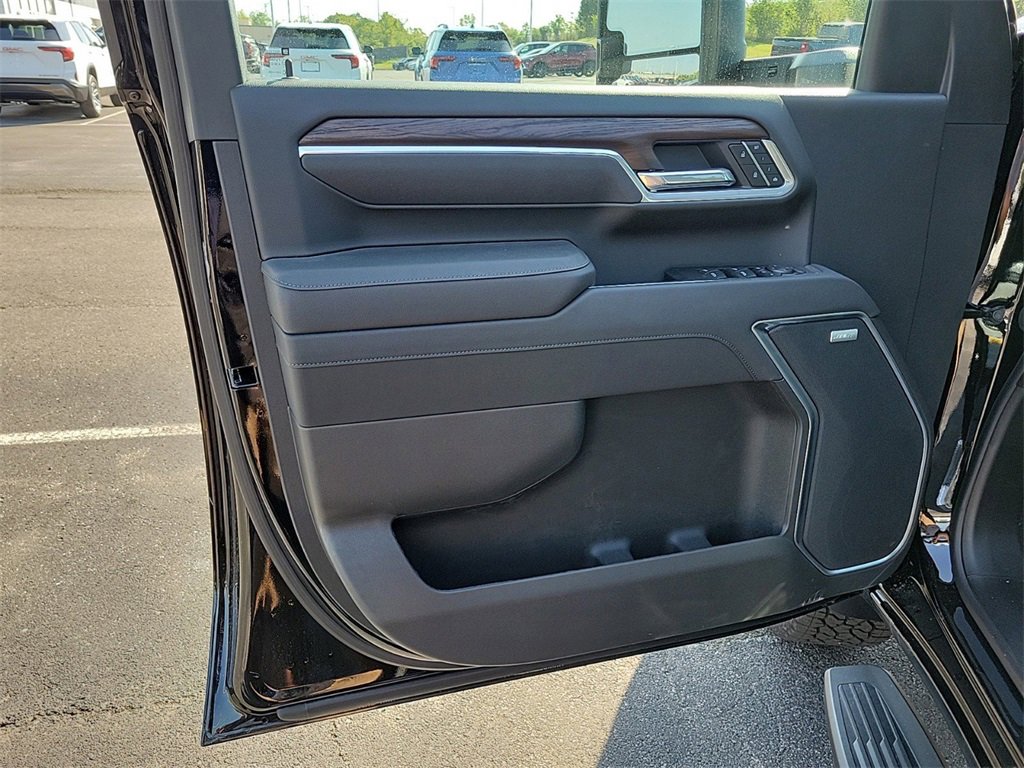 New 2026 GMC Sierra 2500 SLT w/ SLT Premium Package image 18