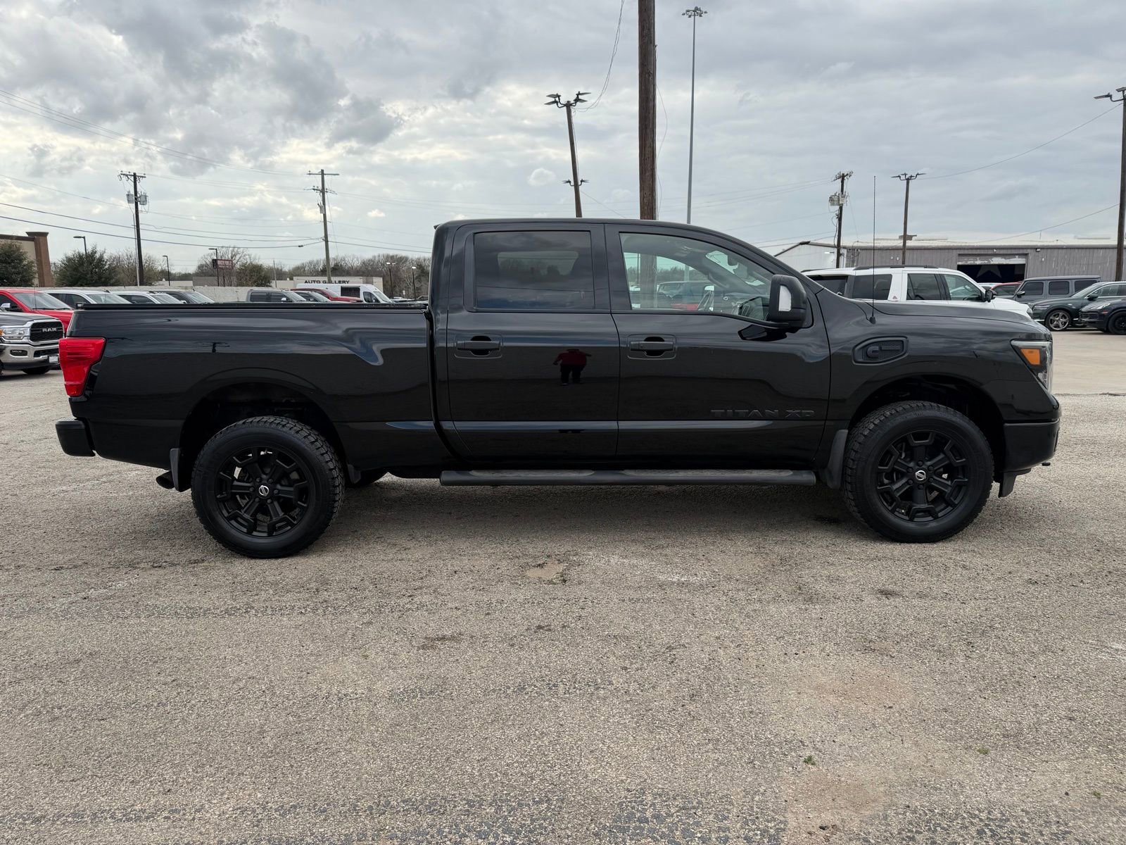 Used 2018 Nissan Titan SV w/ SV Convenience Package AWD/4WD image 8