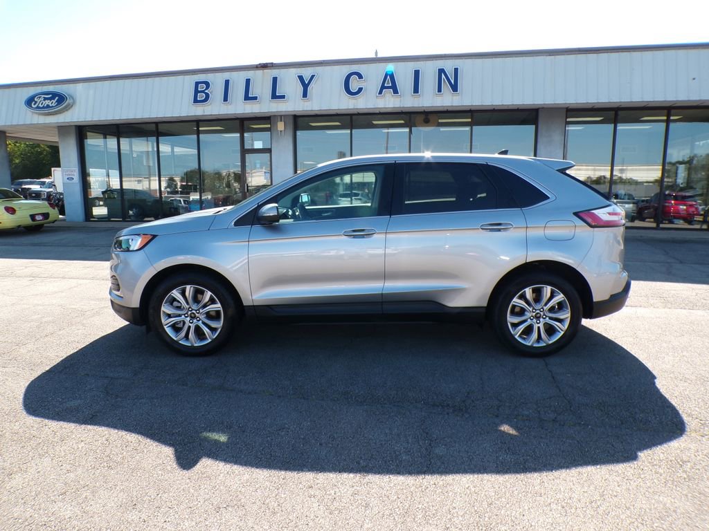 Used 2024 Ford Edge Titanium image 3