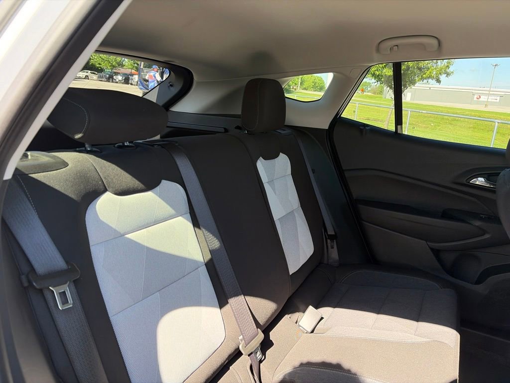 Used 2024 Chevrolet Trax LS w/ LS Convenience Package FWD image 31