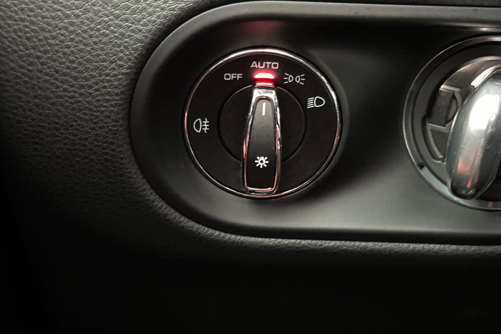 Used 2025 Porsche Macan image 34