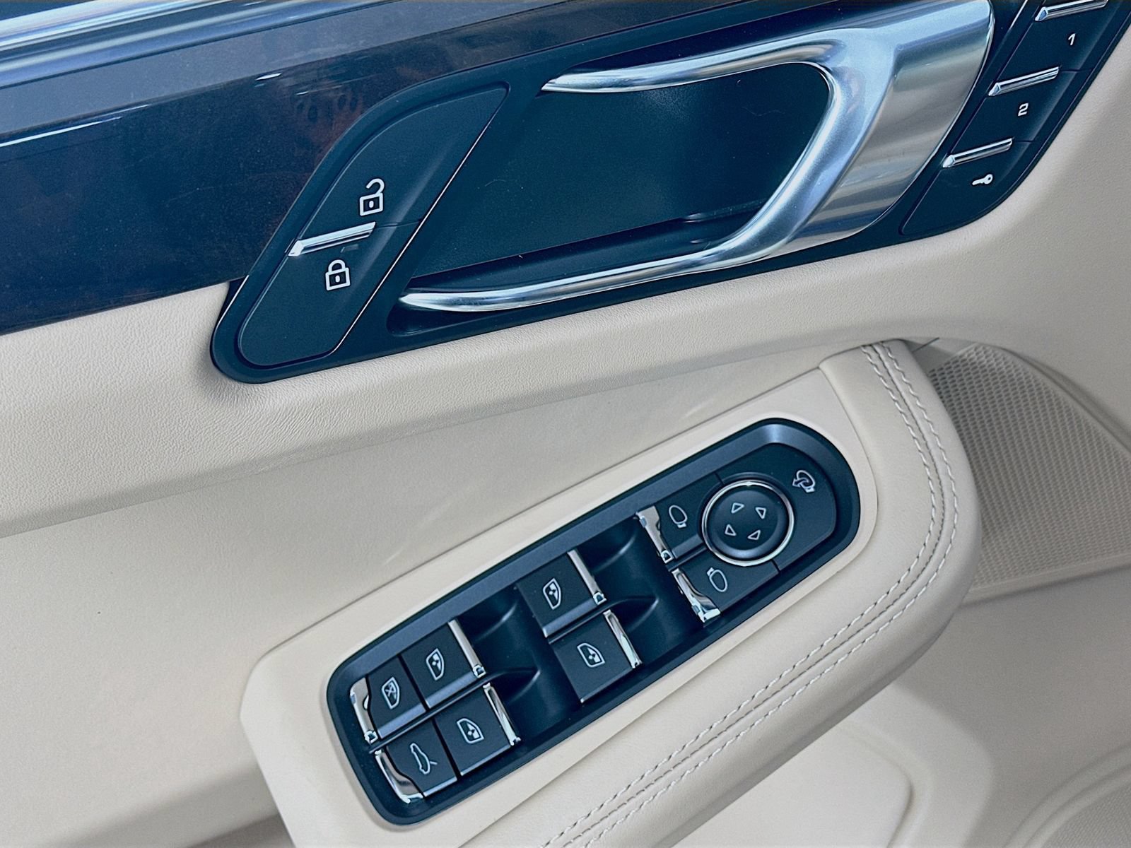 New 2026 Porsche Macan AWD/4WD image 17