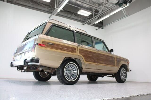 Used 1989 Jeep Grand Wagoneer image 13