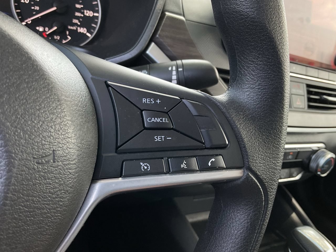 Used 2025 Nissan Altima 2.5 SV FWD image 27