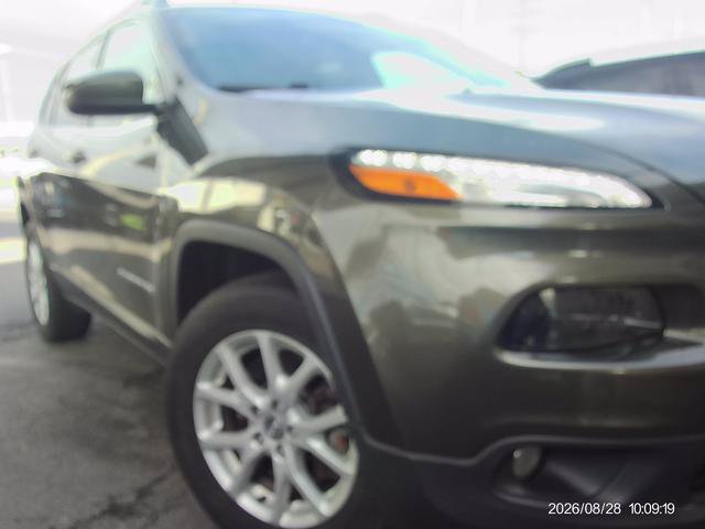 Used 2015 Jeep Cherokee Latitude AWD/4WD image 19