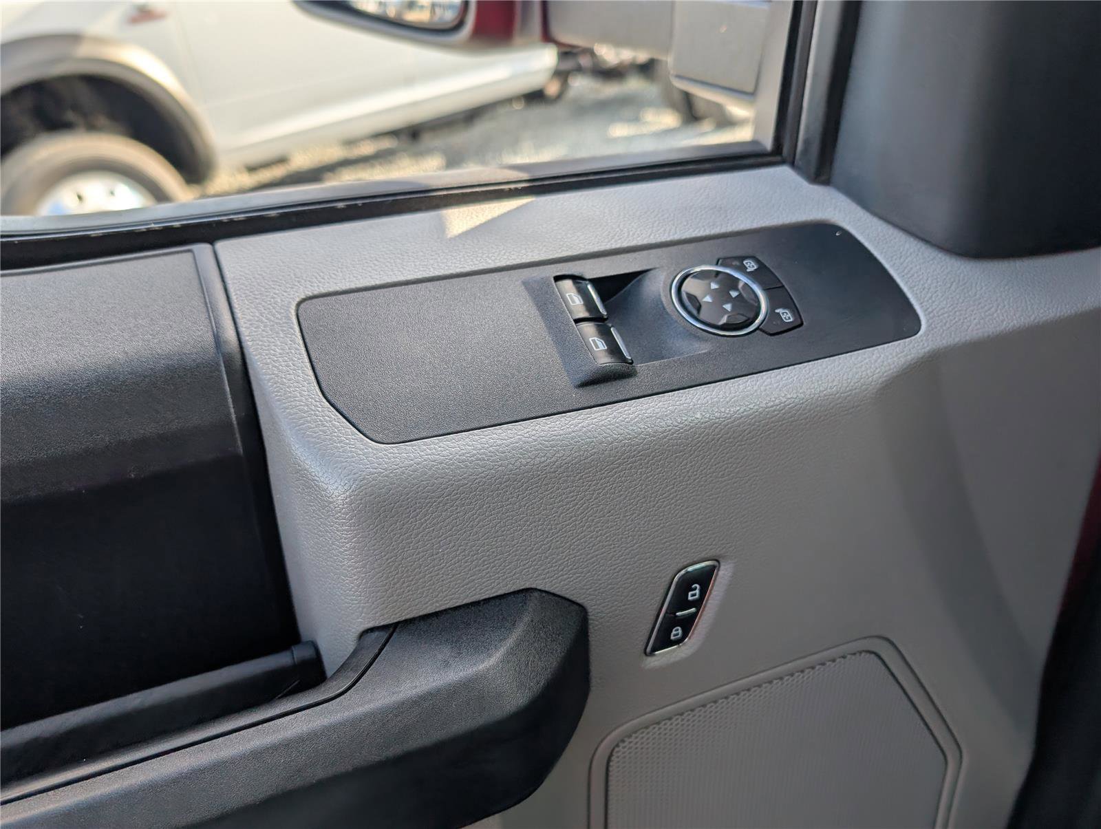 Used 2017 Ford F550 4x4 Regular Cab Super Duty image 18