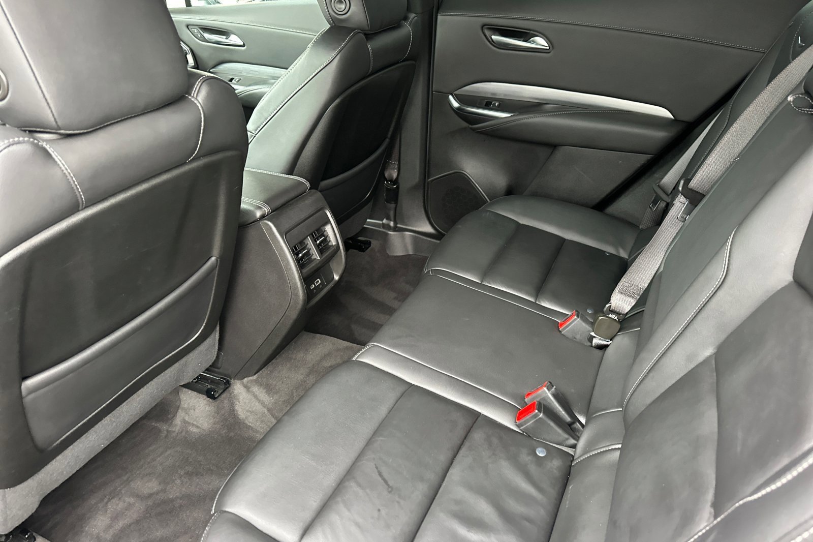 Used 2024 Cadillac XT4 Premium Luxury image 14