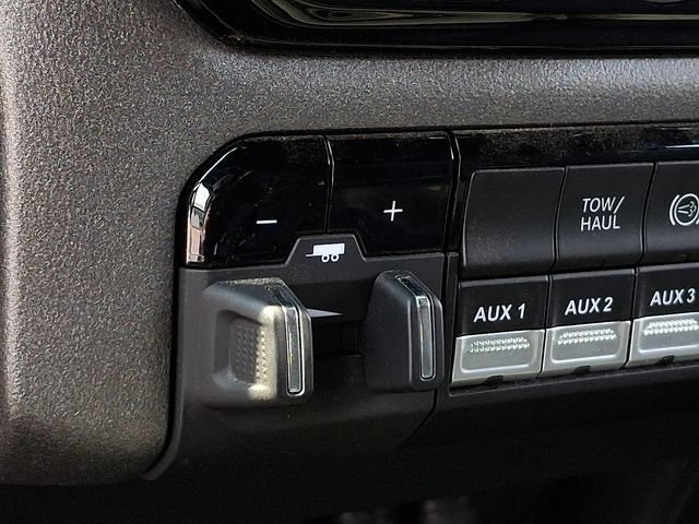 Used 2024 RAM 3500 Tradesman w/ Chrome Appearance Group AWD/4WD image 27