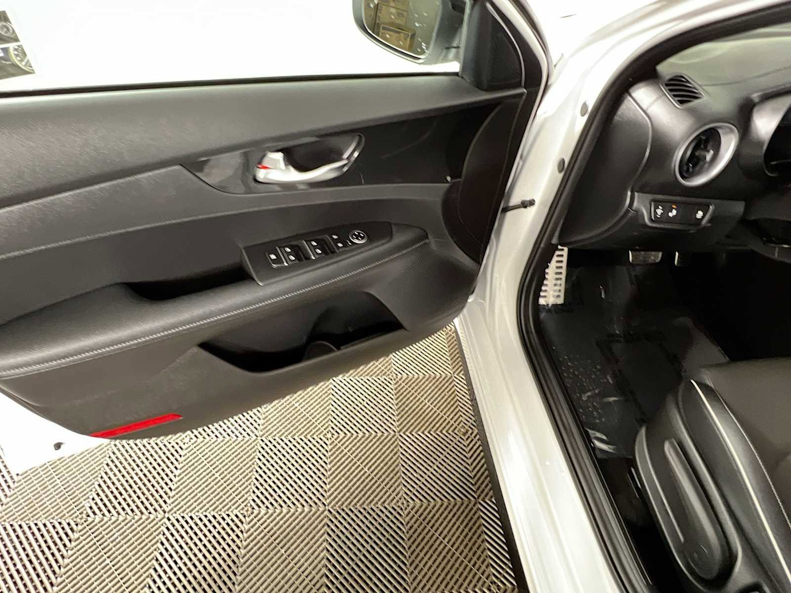 Used 2023 Kia Forte GT-Line FWD image 19