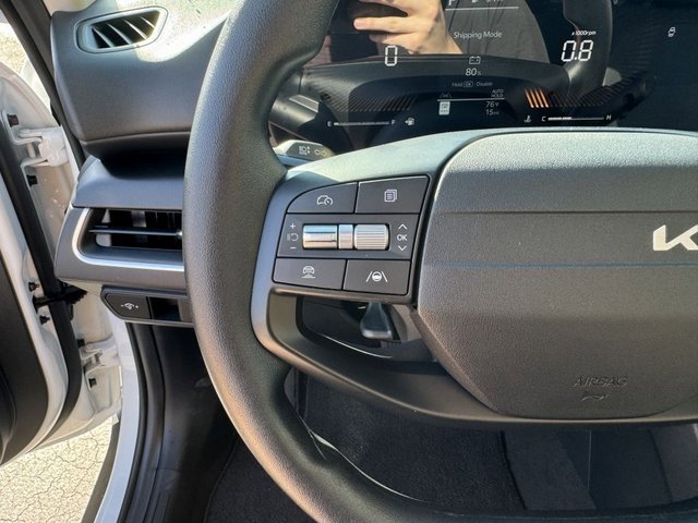 New 2025 Kia K4 LX image 27