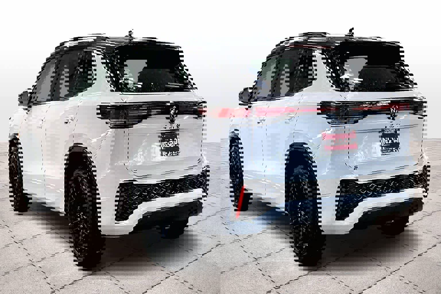 New 2026 Volkswagen Tiguan SE R-Line image 3