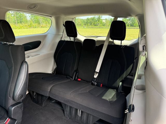 Used 2023 Chrysler Voyager LX FWD image 15