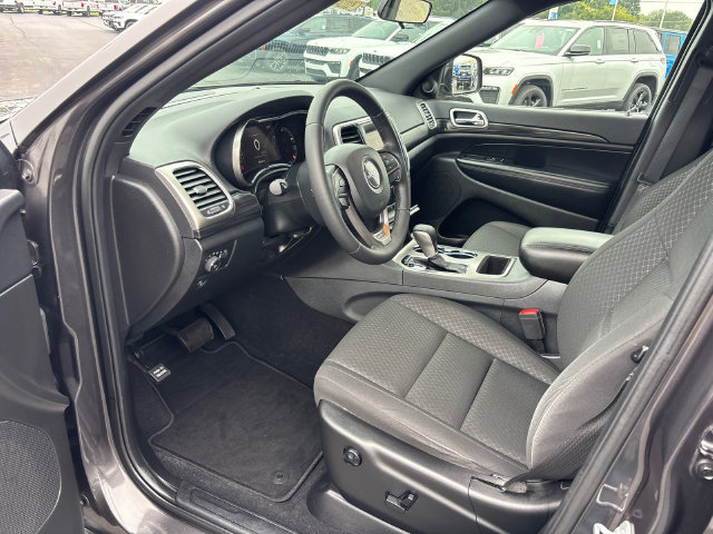 Used 2019 Jeep Grand Cherokee Laredo AWD/4WD image 24