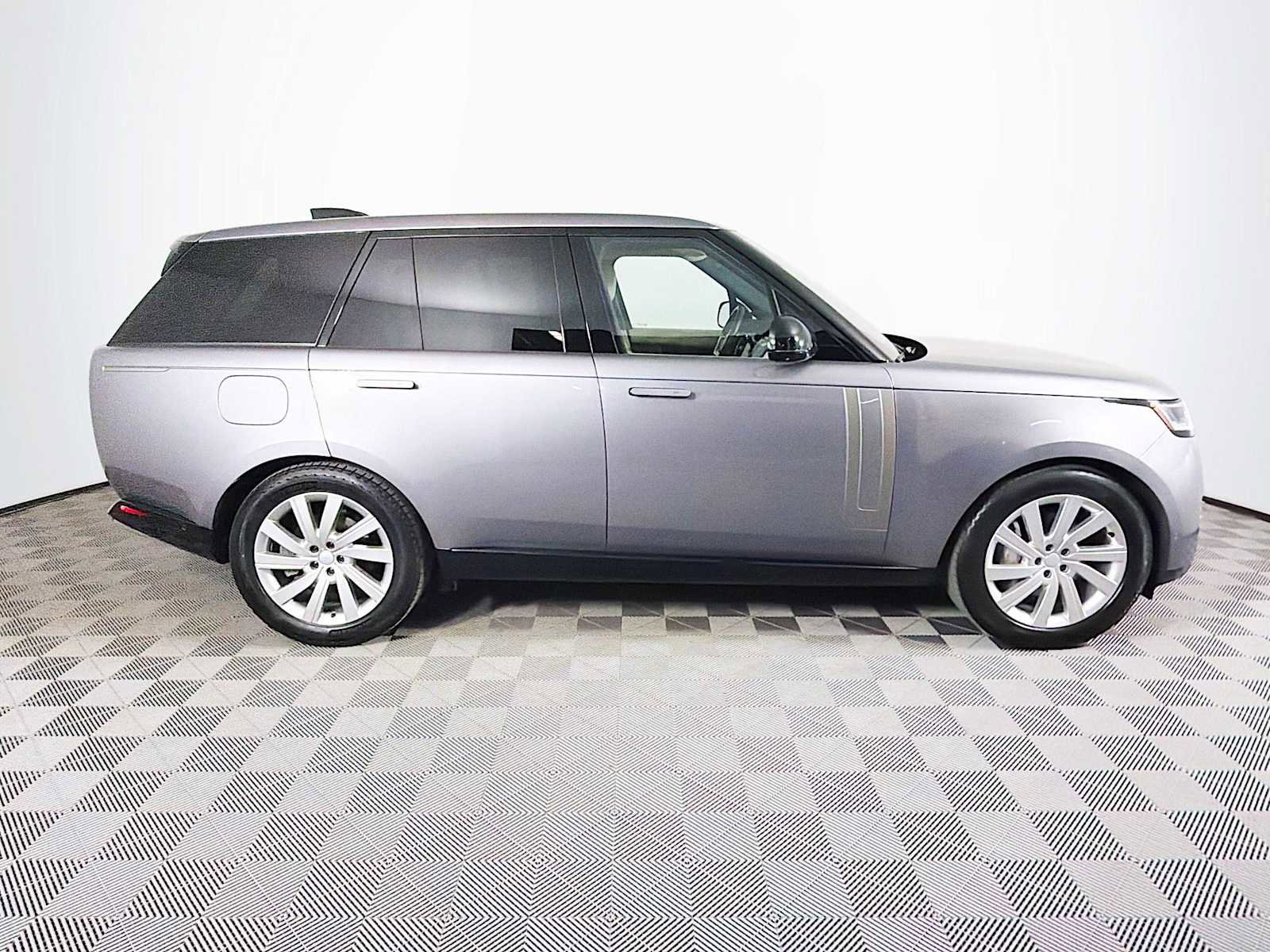 Used 2024 Land Rover Range Rover SE AWD/4WD image 4