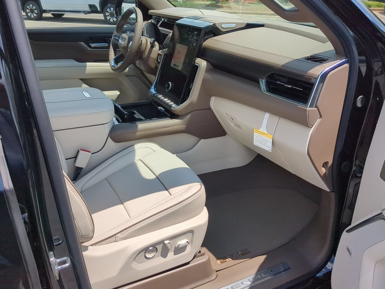 New 2026 GMC Yukon Denali w/ Denali Reserve Package AWD/4WD image 30