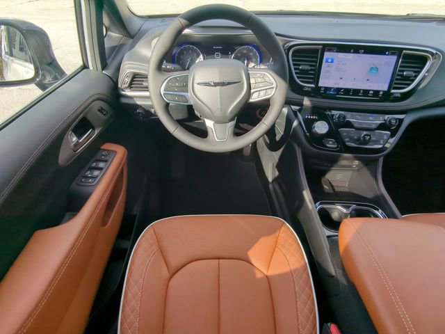 New 2026 Chrysler Pacifica Pinnacle w/ Trailer Tow Group image 21