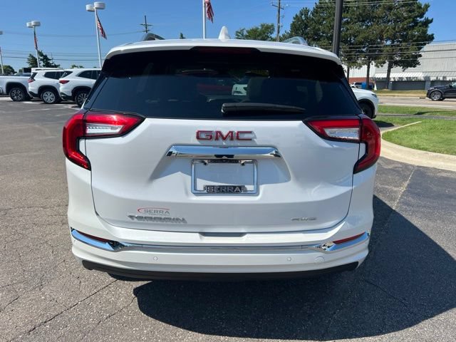 Used 2024 GMC Terrain Denali w/ Denali Premium Package AWD/4WD image 7
