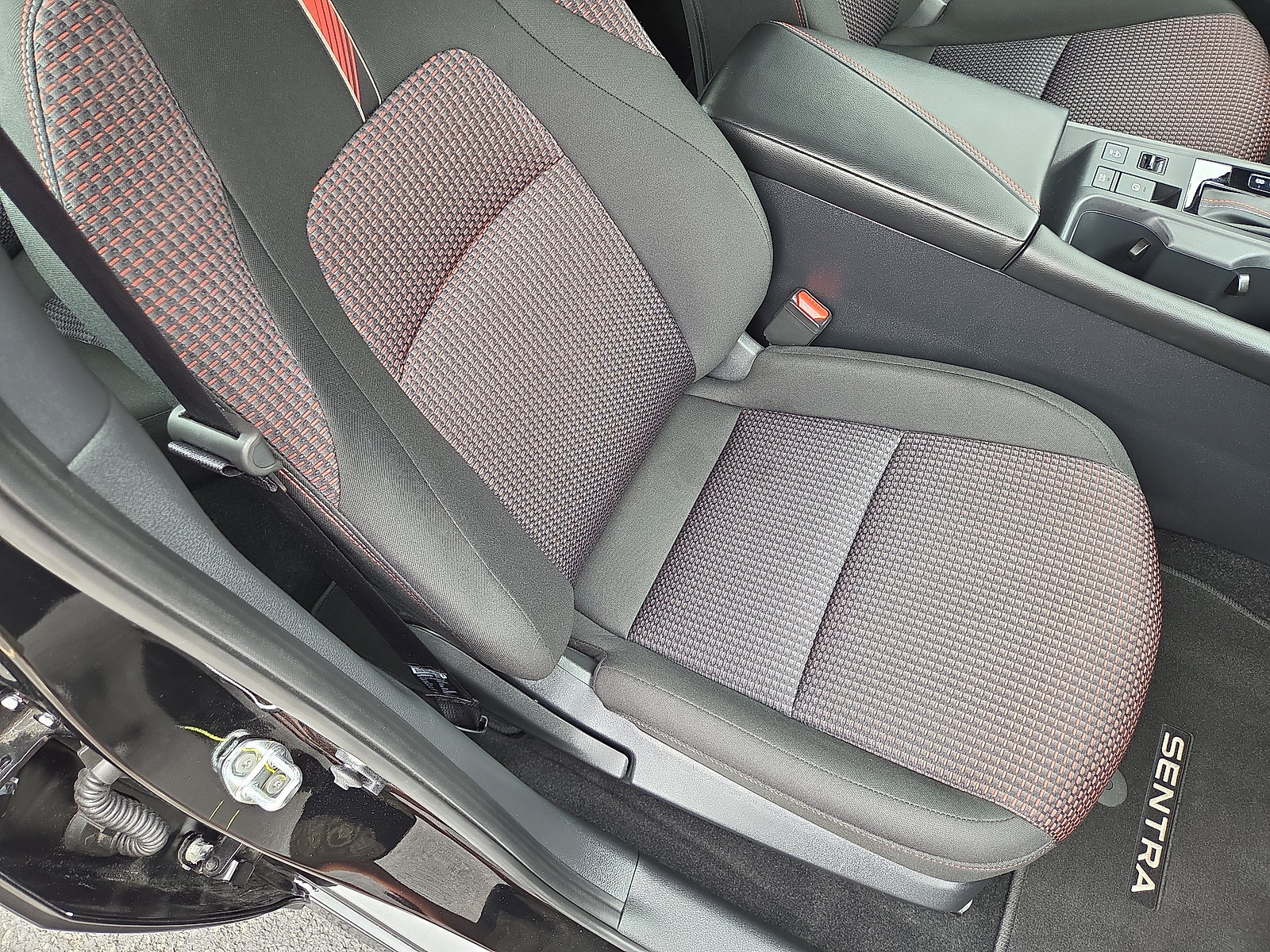 Used 2026 Nissan Sentra SR w/ Floor Mat Package FWD image 12