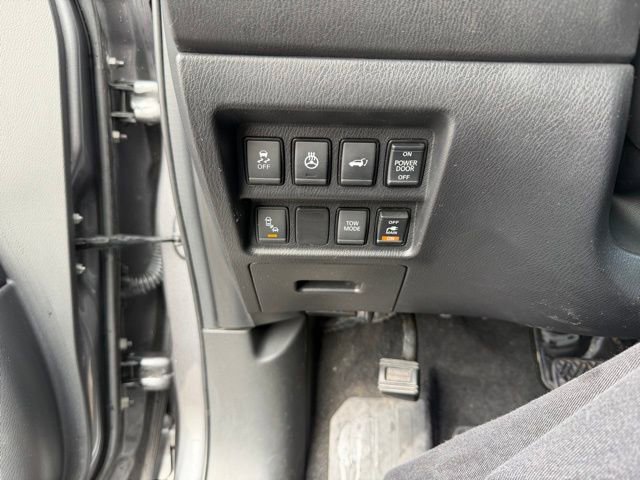 Used 2017 Nissan Pathfinder Platinum image 17