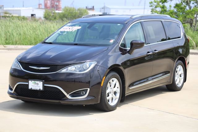 Used 2018 Chrysler Pacifica Touring-L w/ Tire & Wheel Group FWD image 3