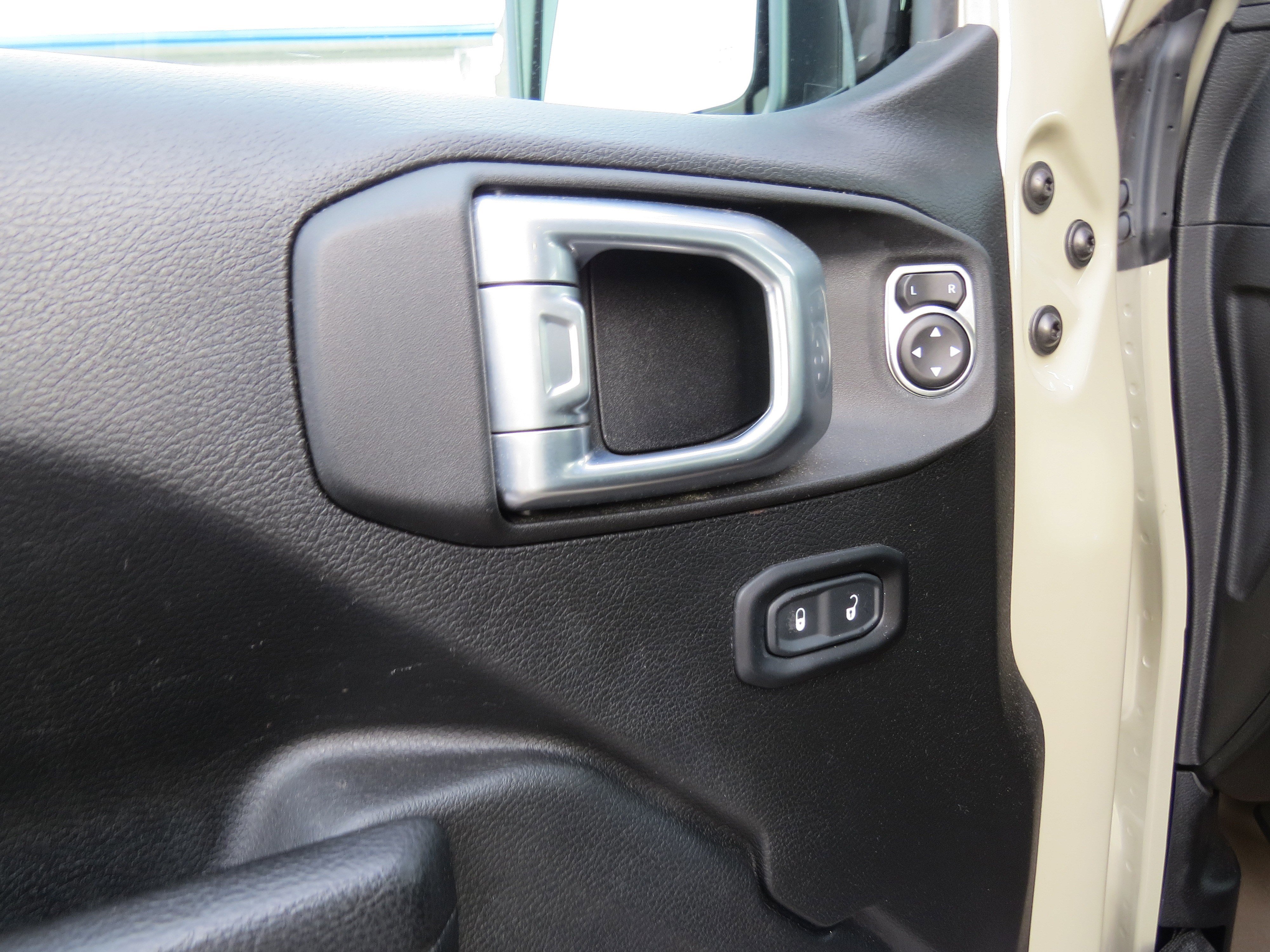 Used 2022 Jeep Gladiator Willys image 20