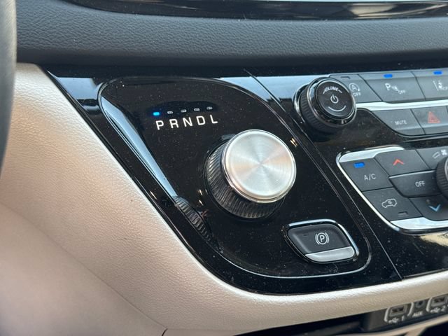 Used 2023 Chrysler Pacifica Touring-L FWD image 16