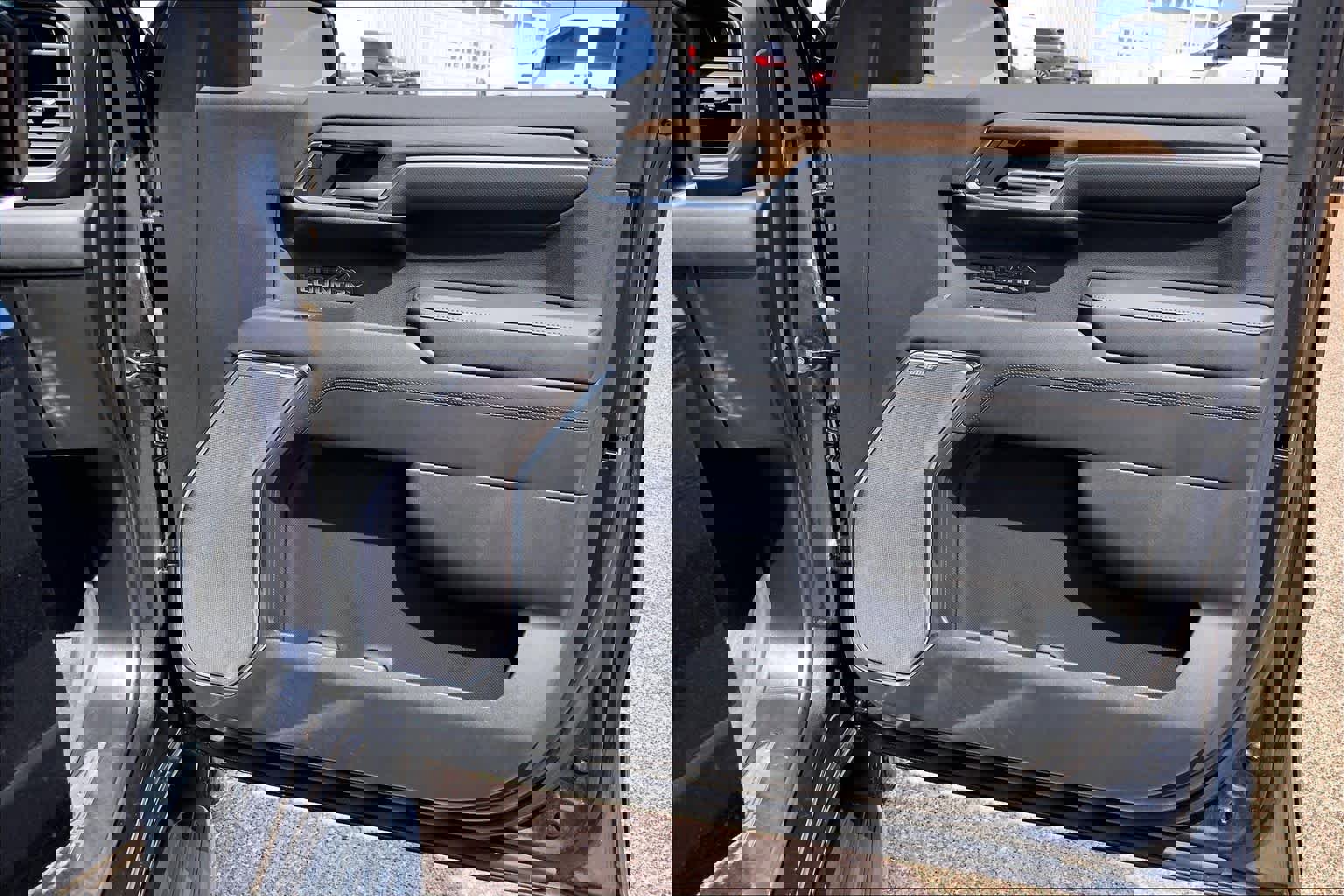 Used 2024 Chevrolet Silverado 1500 High Country w/ Technology Package AWD/4WD image 23