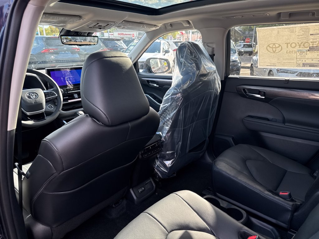 New 2026 Toyota Highlander Platinum AWD/4WD image 35