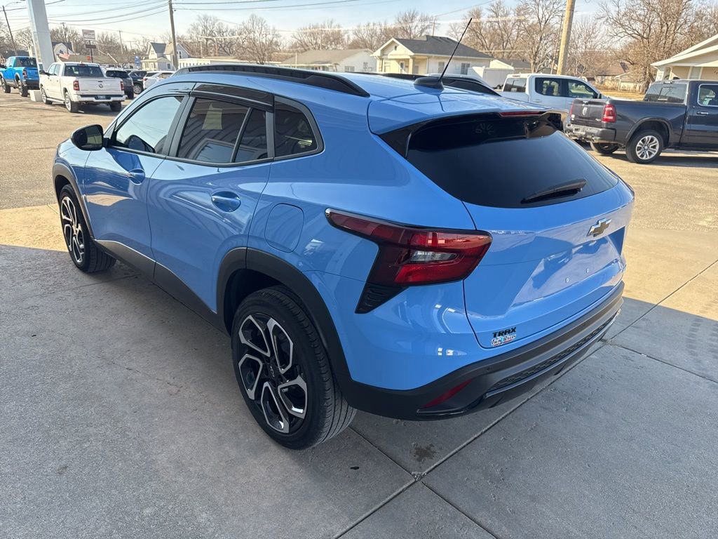 Used 2024 Chevrolet Trax RS w/ Driver Confidence Package FWD image 5