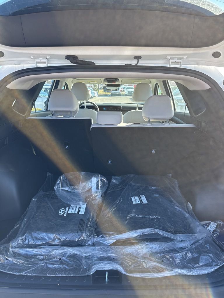Used 2025 Hyundai Tucson SE image 13