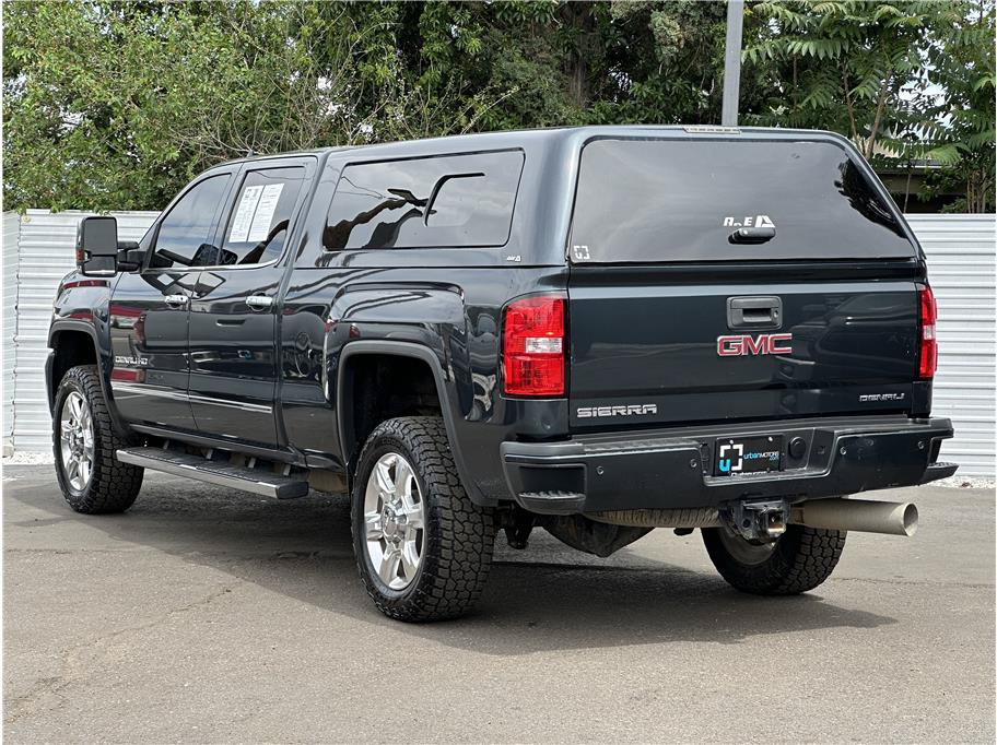Used 2018 GMC Sierra 2500 Denali w/ Duramax Plus Package AWD/4WD image 12
