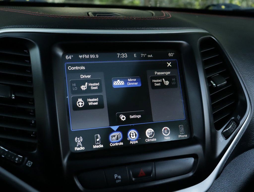 Used 2018 Jeep Cherokee Trailhawk w/ Comfort/Convenience Group image 17