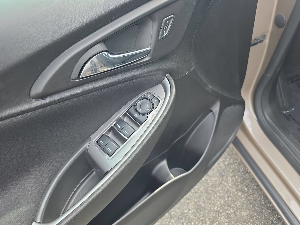 Used 2023 Chevrolet Malibu LT FWD image 10
