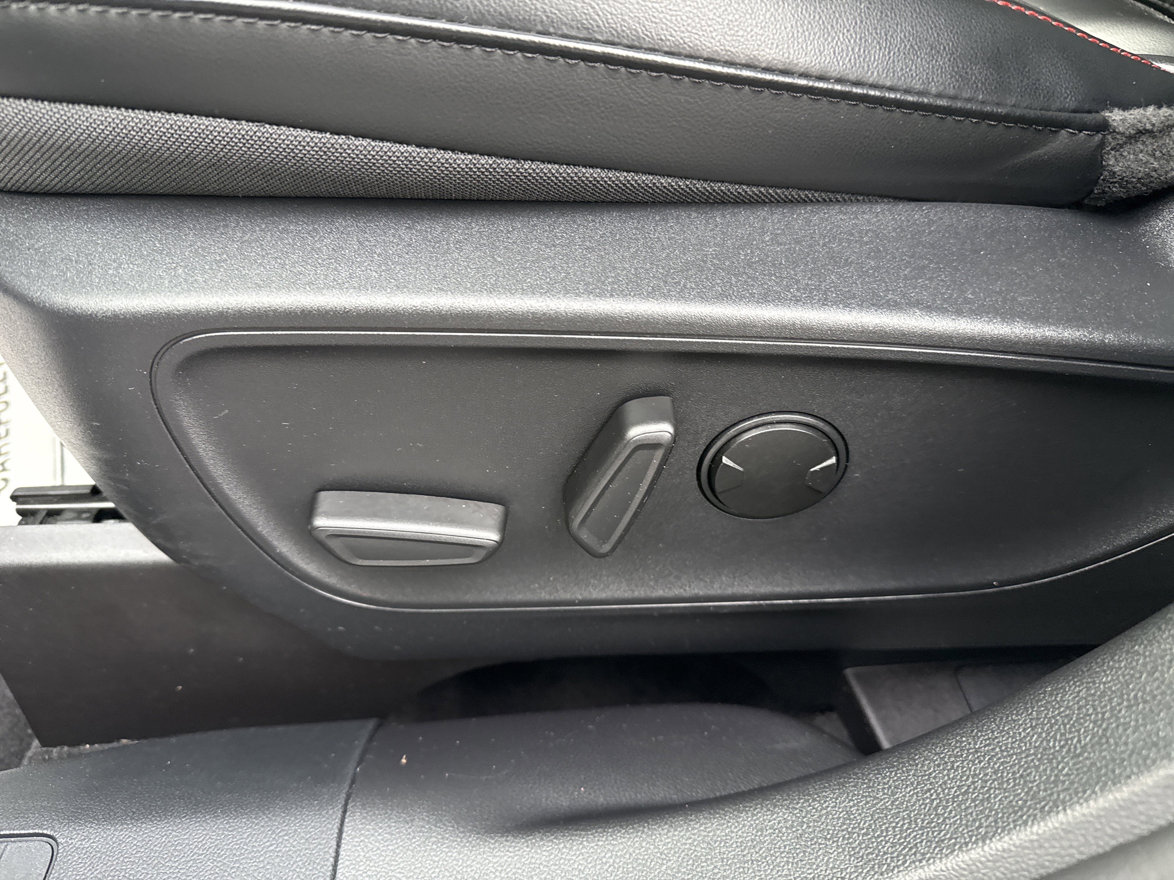 Used 2025 Ford Escape ST-Line Select w/ Tech Pack #1 image 18