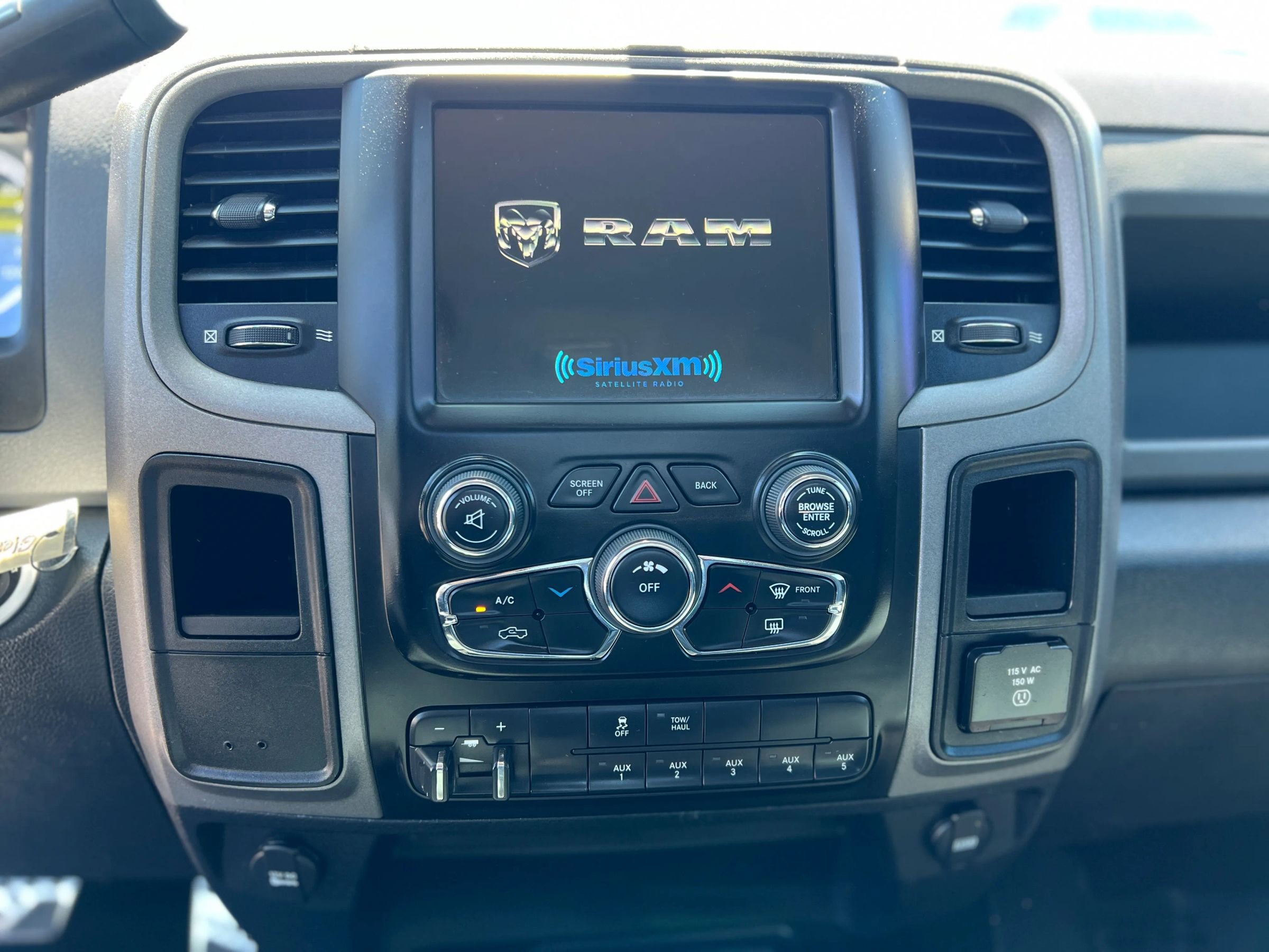 Used 2015 RAM 3500 Tradesman w/ Chrome Appearance Group AWD/4WD image 13